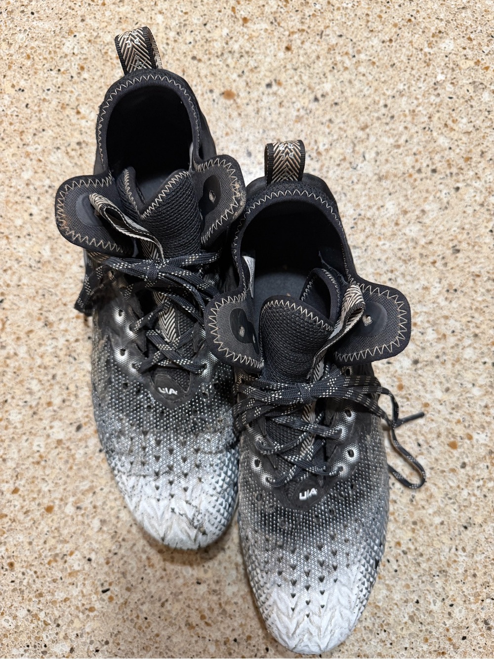 Mens Black and Gray Gradient Athletic Shoes